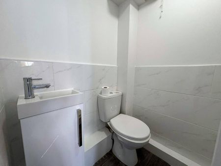 1 bedroom in a house share to rent - Photo 5