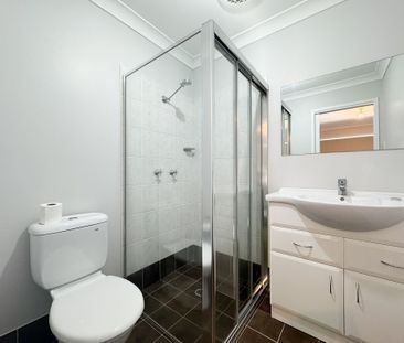 Fresh & Bright 2 Bedroom Townhouse - Photo 3