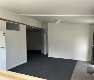 Sunny 2-Bedroom Home for Rent - Photo 2