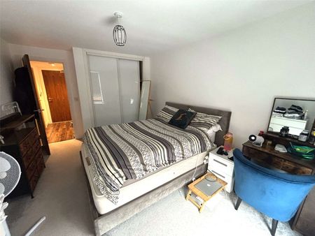 A one bedroom apartment situated on the 2nd floor of Camden House in St George's Urban Village development in the heart of the Jewellery Quarter. - Photo 2