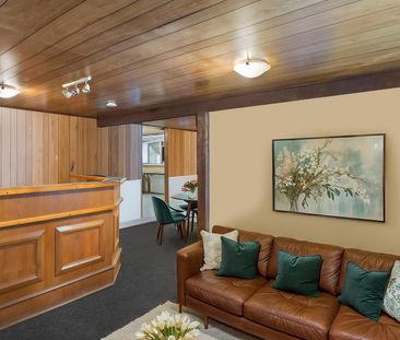 Spacious Family Home in a Prime, Ultra-Convenient Location - Photo 1