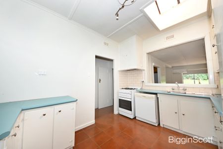 Spacious and Characterful Home in the Heart of Ashburton - Photo 2