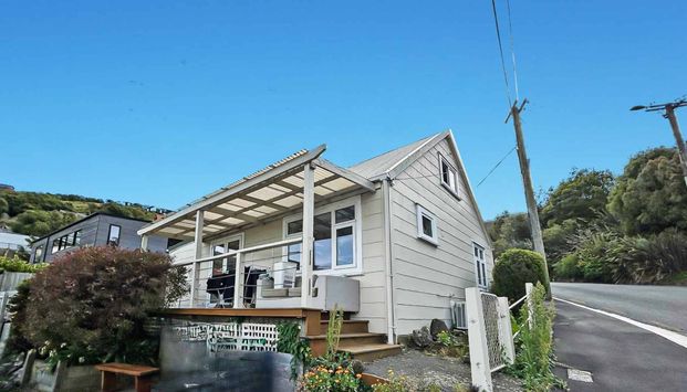 LYTTELTON - TWO BEDROOM, HEAT PUMP, LOG FIRE - Photo 1