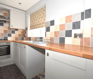 2 bedroom semi-detached house to rent - Photo 5