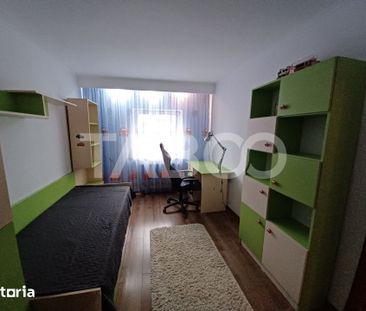 Apartament spatios cu 3 camere si 2 bai plus balcon in zona Central - Photo 3
