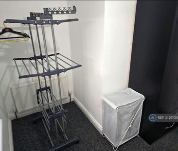 1 bedroom in a house share to rent - Photo 6