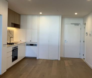 Modern 2-Bedroom Apartment in Prime Box Hill Location - Photo 2