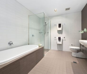 Supersized two-bedroom haven in a leafy urban cul-de-sac - Photo 6