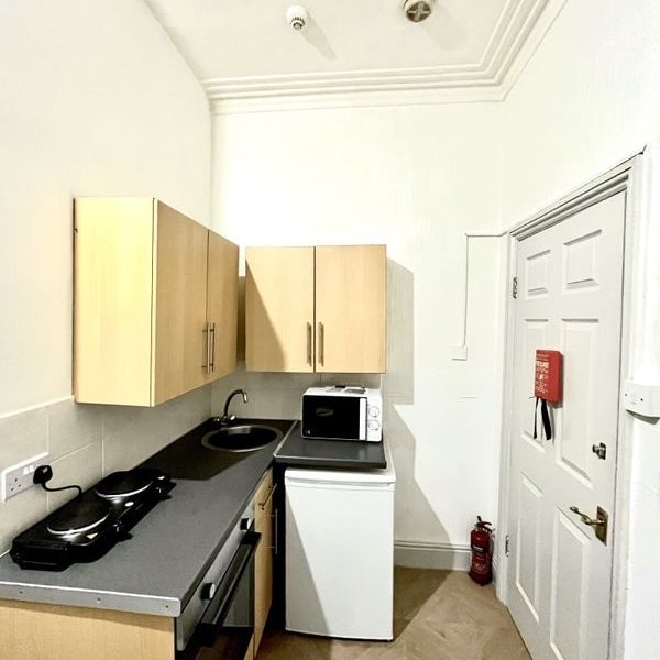 Studio Flat, Barnsley Road, S4 - Photo 1