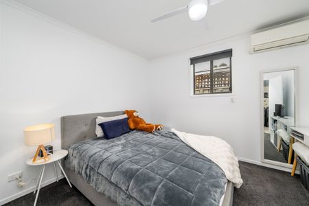 Spacious Family Home in a Quiet Court Location - Photo 5