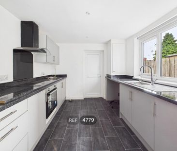 3 bedroom terraced house to rent - Photo 3