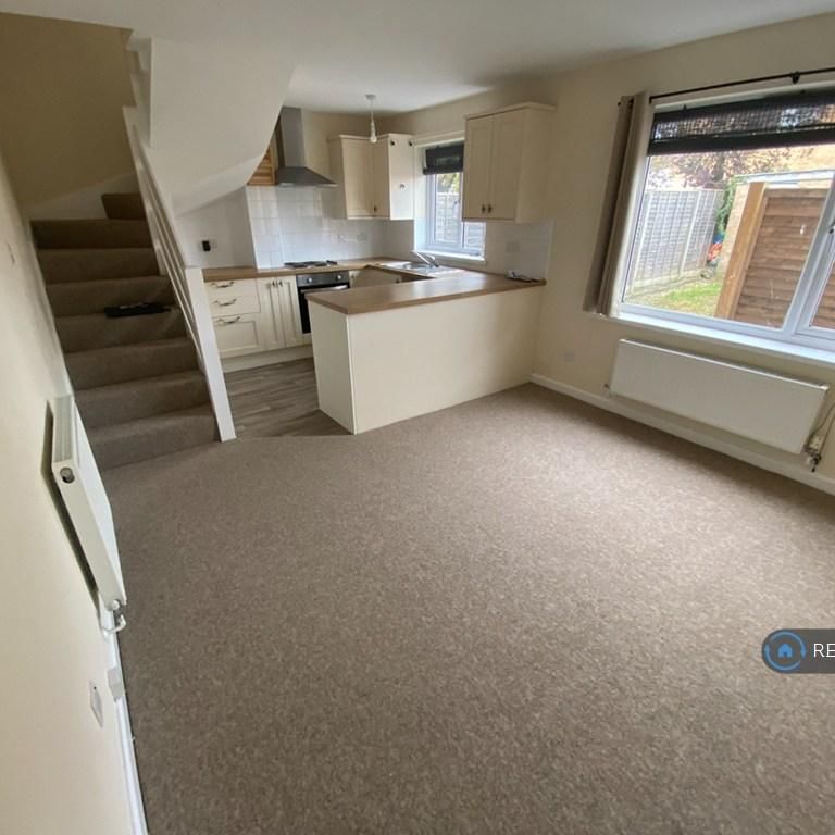 1 bedroom semi-detached house to rent - Photo 1