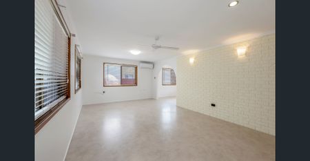 HOT NEW LISTING AND SO CLOSE TO BEACH ! - Photo 3