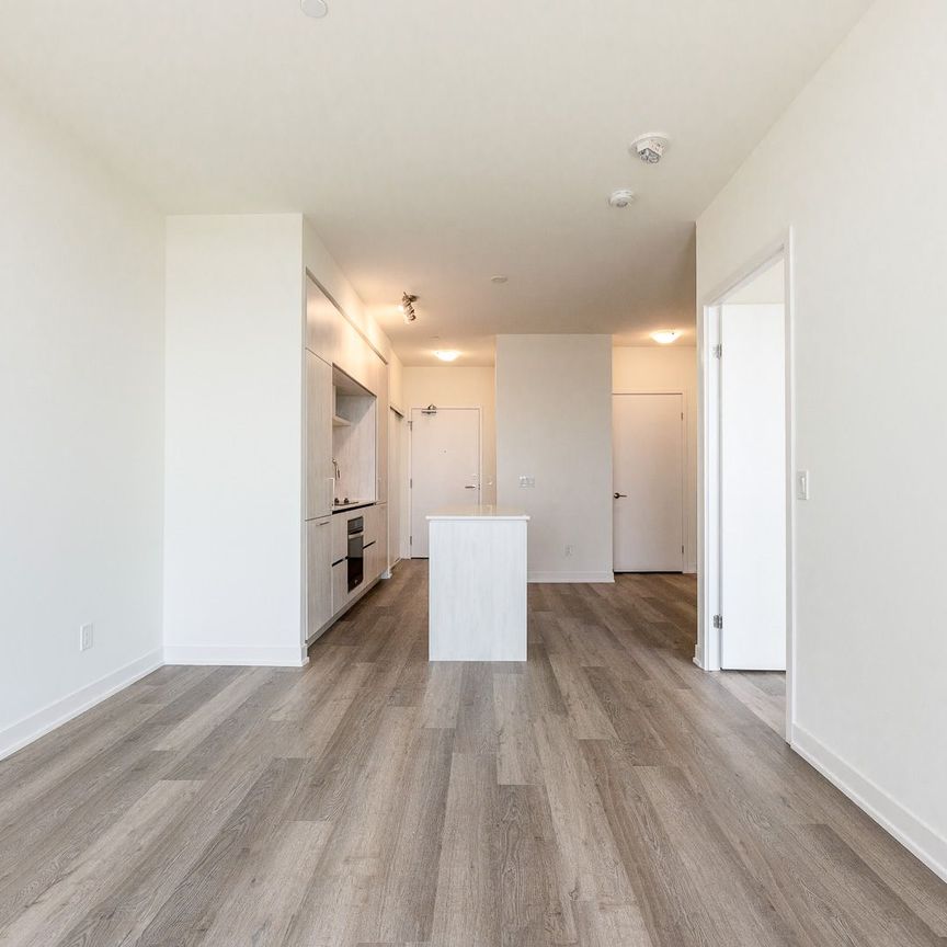 For Lease - 6 David Eyer Road Unit# 817, Richmond Hill, Ontario - Photo 1