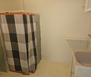 Close to City Centre - Available Now - Photo 5