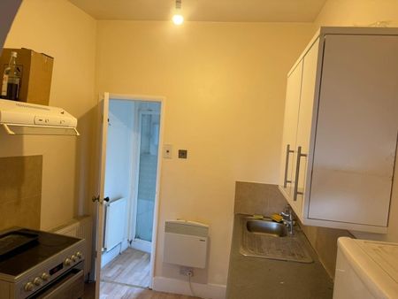 Studio Flat, Lee Road, SE3 - Photo 3