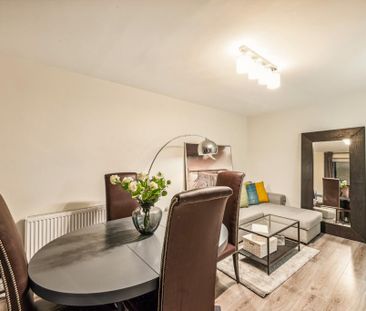 3 bedroom flat to rent - Photo 2