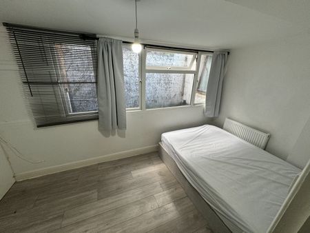 2 Bed Flat, Montpelier Road, BN1 - Photo 5