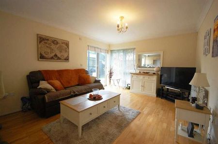 Bridgwater Road, Ruislip, Middlesex, HA4 - Photo 2