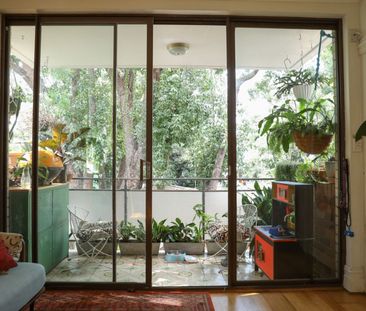 2 bedroom, Light Filled Apartment w/ Beautiful Leafy Views - Photo 4