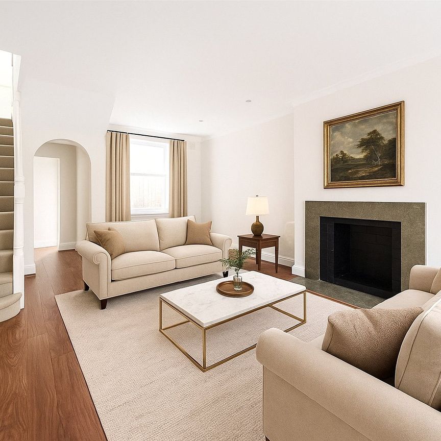 Spacious four-bedroom Chelsea house with garage and charming outside space - Photo 1