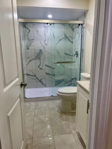 For Lease - 27 Bachelor Street, Brampton, Ontario - Photo 4