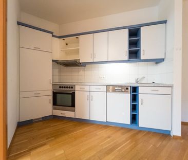 Helle 2-Zimmer-Dachgeschosswohnung mit Klimaanlage in zentraler Lage - Photo 1