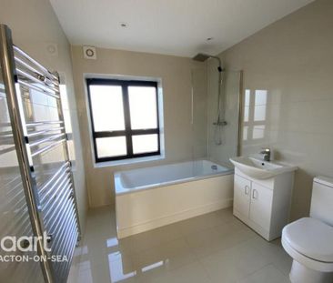 3 bedroom flat to rent - Photo 4