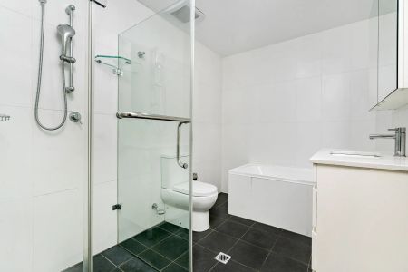 Modern Two-Bedroom Apartment with Additional Family Room - Photo 5