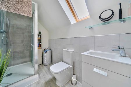 4 bedroom detached house to rent - Photo 3