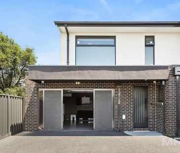 Modern, Stylish with Garage conversion - Photo 1