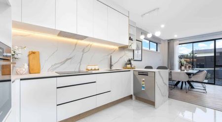 Near New 3 Bed 2 Bath in Farm Cove - Photo 4