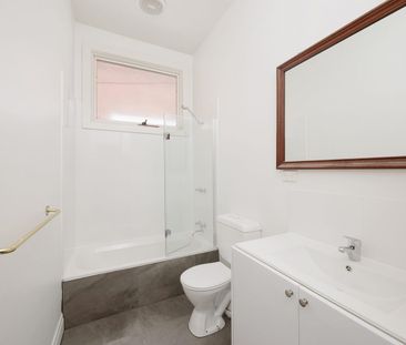 Spacious three bedroom home - Photo 4