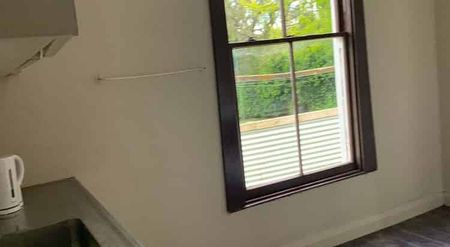 4 Bedroom House - undergoing refresh (old photos) - Photo 3