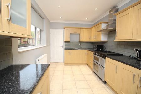 1 bedroom in a house share to rent - Photo 3