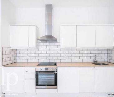 2 bedroom property to rent in London - Photo 3