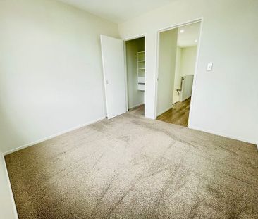 Lovingly 3Bedroom house in PAPAKURA - Photo 2