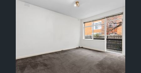 Two-Bedroom Apartment in a Convenient Central Location - Photo 2