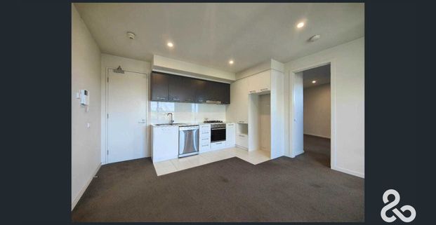 PERFECT START IN UNI HILL - Photo 1