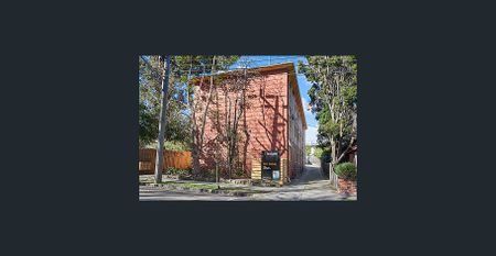 SPACIOUS TWO BEDROOM APARTMENT - Photo 4