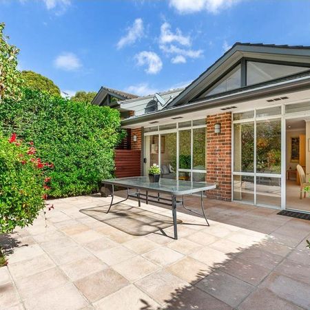 Outstanding contemporary townhouse in exclusive Lane Cove locale - Photo 4