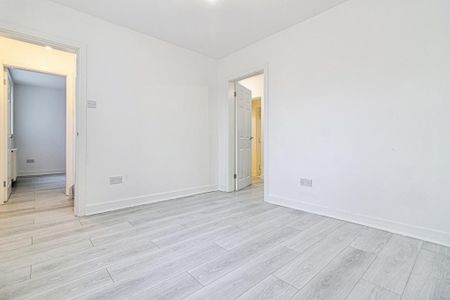 4 bedroom terraced house to rent - Photo 5