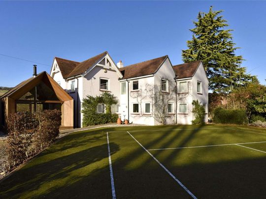 A superb family home in a fantastic rural setting - Photo 1