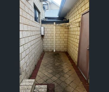 Modern 3-Bedroom Townhouse in the Heart of Mandurah - Photo 1