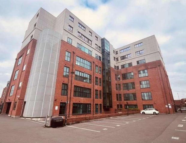 Slough, Berkshire, SL1 - Photo 1