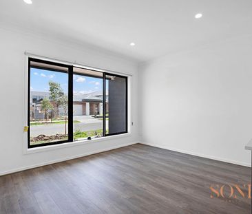 Spacious 3-Bedroom Family Home in Prime Point Cook Location! - Photo 2