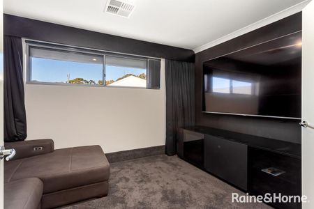 Luxury, Comfort & Sustainable Living in Prime Aveley Location - Photo 3