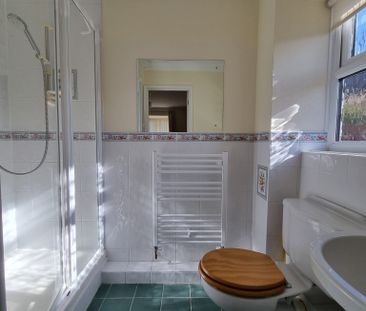 Detached 3-bed bungalow in Wenhaston, with garage near Southwold &H... - Photo 6