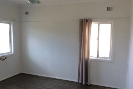 “View Saturday at 12.30pm - 12.45pm” - Photo 3