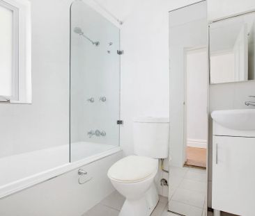 Federation Home With Refreshed Interiors In Great Location - Double... - Photo 6